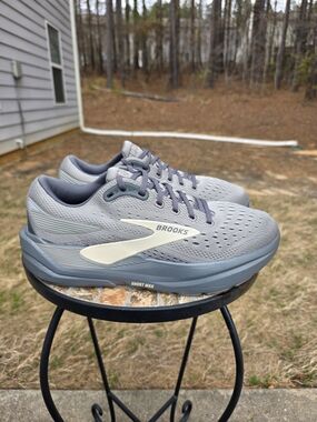 Brooks Ghost Max 3 1104641D255 Grey Running Shoes Men's Size 10.5 D Worn 3x